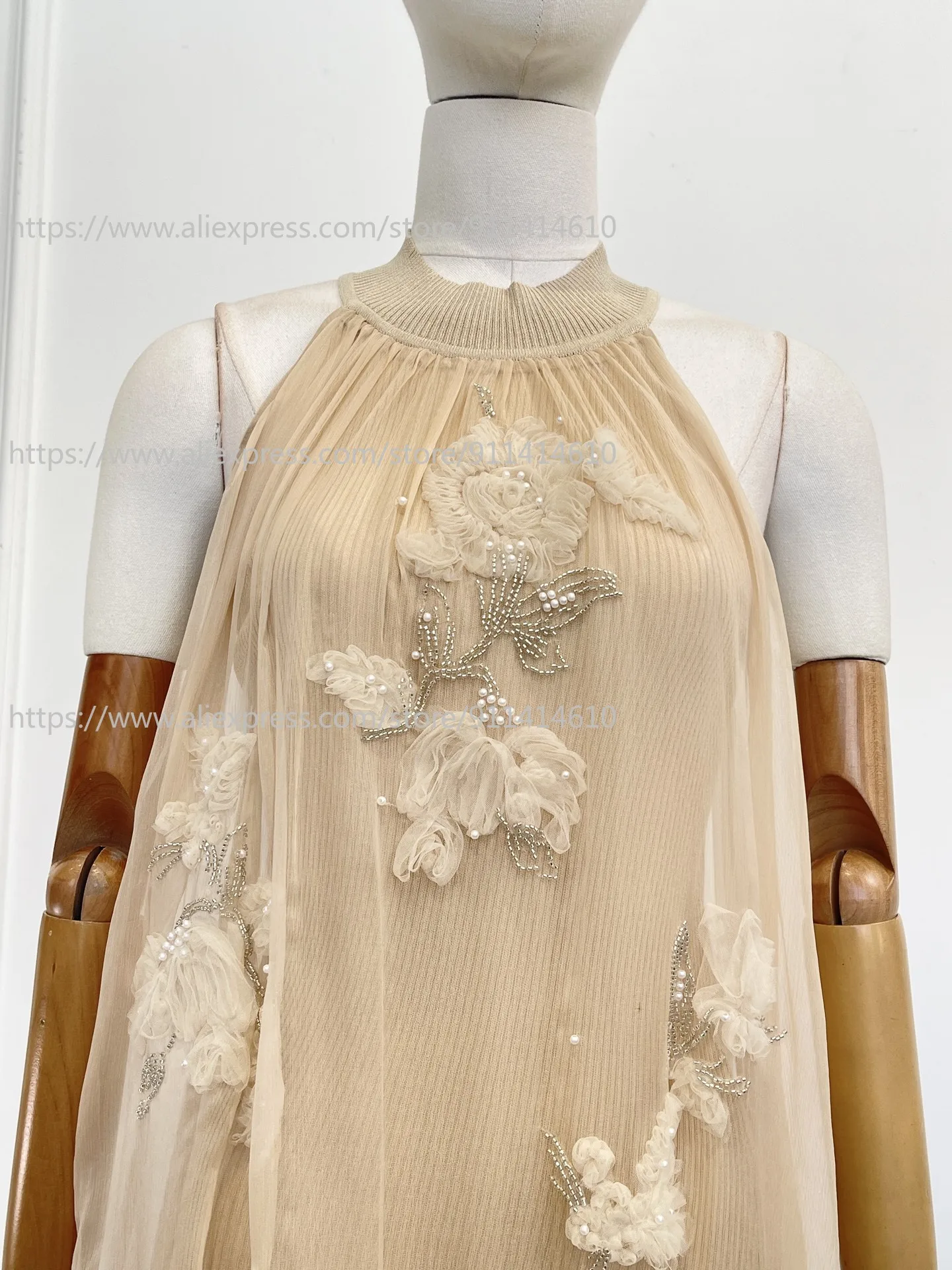 

Embroidered Nude Pink Sleeveless Texture Mulberry Silk Hanging Neck Pleated Patchwork Midi Dress