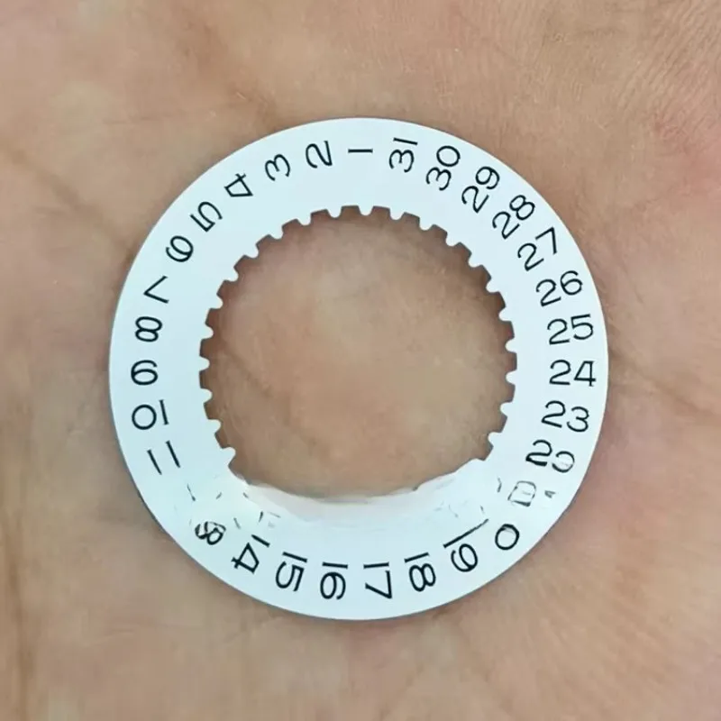 

Детали подходят для аксессуаров для часовых механизмов, календарной пластины с механизмом Lao 3235, белой пластины календаря.