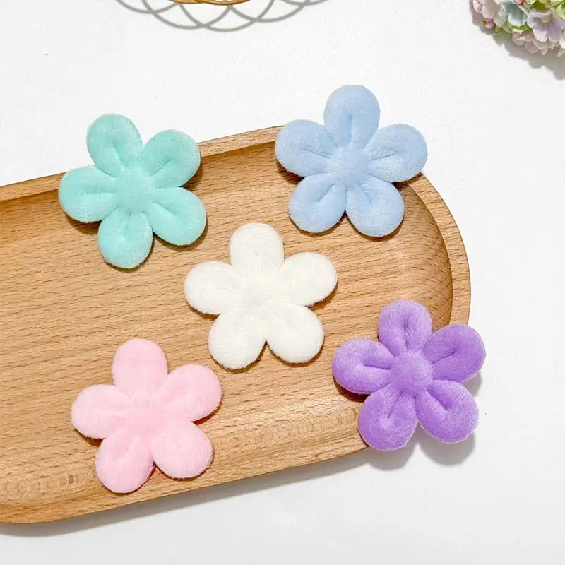 50 Stück 4,5 cm Plüsch-Applikationen mit fünf Blütenblättern, gepolstert, für DIY-Haarspangen, Kleidung, Schuhe, Mützen, Dekorationen, Patches für kreatives Basteln – Detail 6
