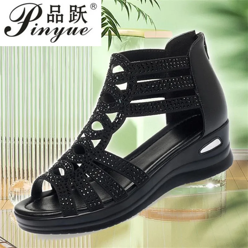 Sandal wanita musim panas 3cm, sandal mulut ikan sol tebal Roman untuk ibu tua sol lembut wedge nyaman 35 41