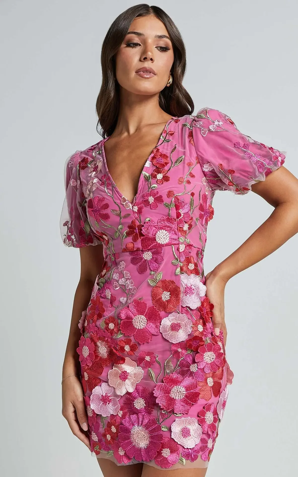 Robe Sexy brodée à fleurs, col en v, sans manches, Amazon Ins, manches lanternes, Style européen transfrontalier, nouvelle collection