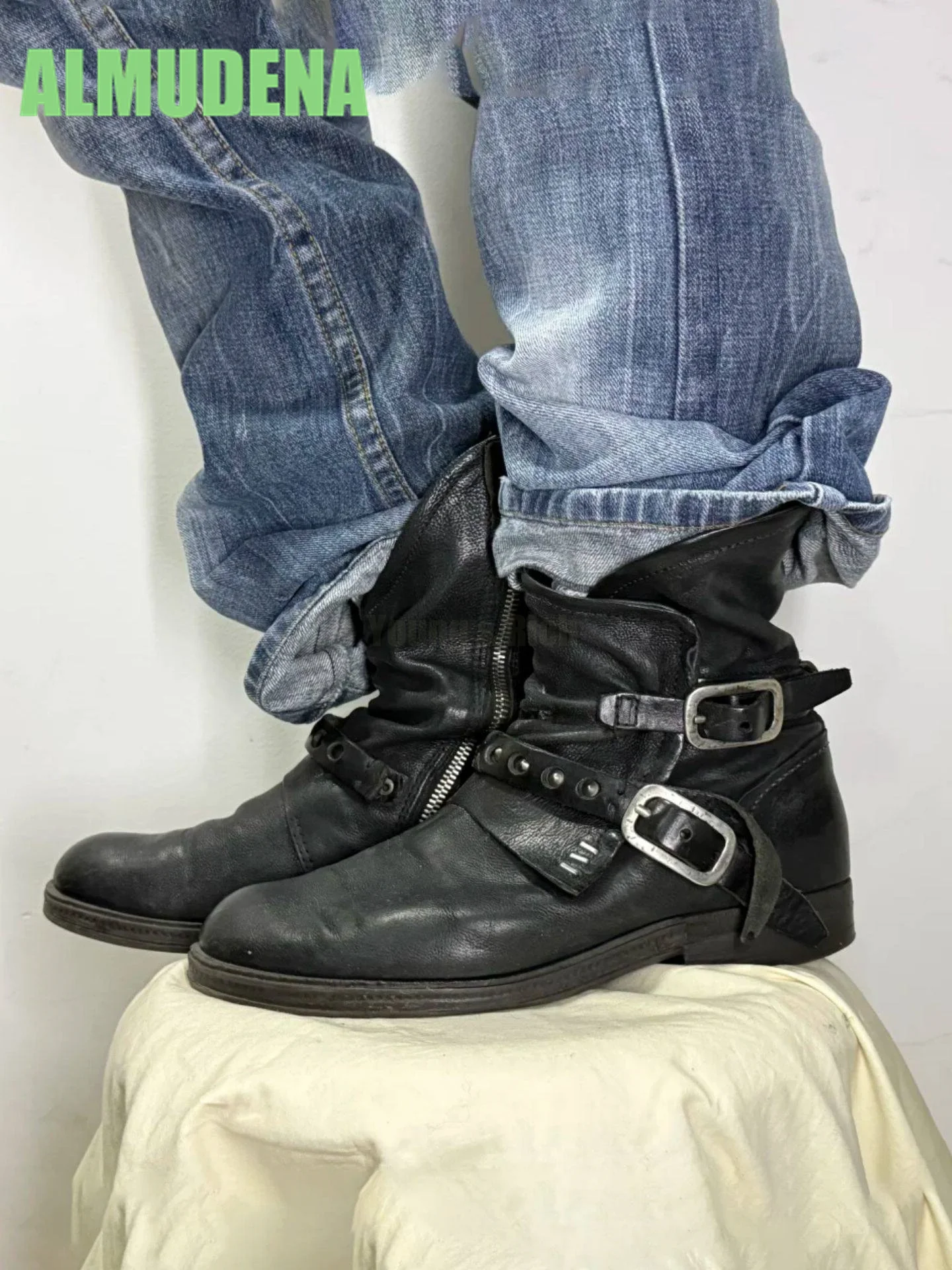 

Черные металлические декоративные женские ботинки на толстом каблуке с кожаными ремешками, в стиле ретро, на толстой подошве, с высоким голенищем, из мягкой кожи, плиссированные