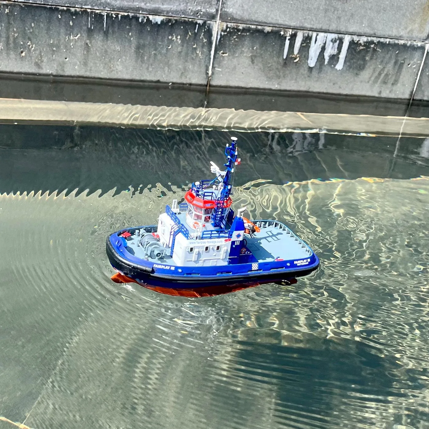 

1/144 RC Корабли 20 см Цельнометаллический Power Fairplay Пульт дистанционного управления Буксир Динамический световой эффект RC Лодка Модель RTR Корабль Игрушка Мальчик Подарок