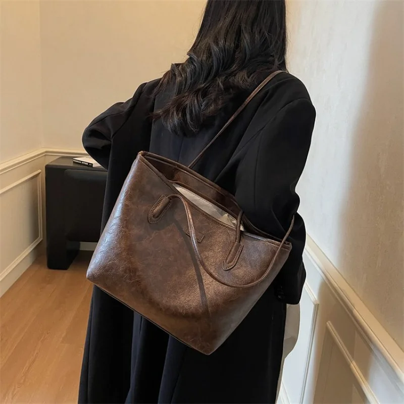 

Top-Tier Women's Hand Bags Made Of Sheepskin Leather Boasting Scotland High-End Spacious Soft Daily Look