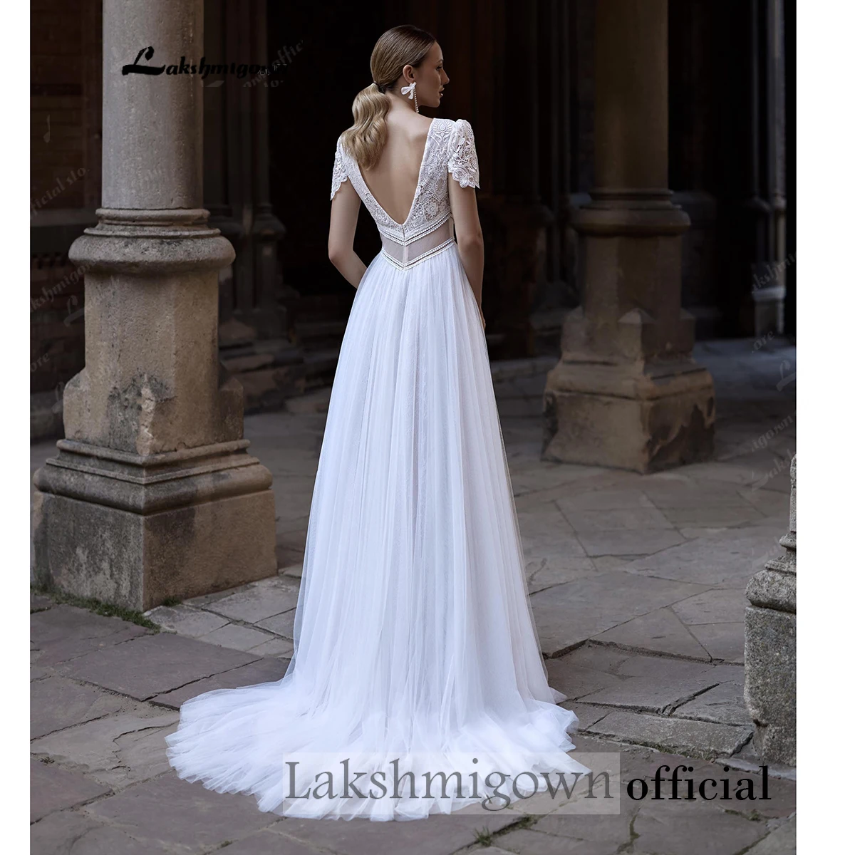 Lakshmigown Boho-Brautkleid, kurze Ärmel, Spitze, Boot-Ausschnitt, ausgeschnittene Taille, tiefer V-Ausschnitt am Rücken, Tüll, A-Linien-Hochzeitskleid, nach Maß gefertigt. – Detail 6