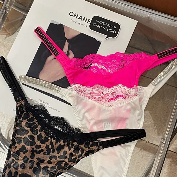Seksowna bielizna bielizna stringi miłość Rhinestone koronkowe stringi diamentowy różowy moda damskie kostiumy kąpielowe t-back Fitness majtki damskie