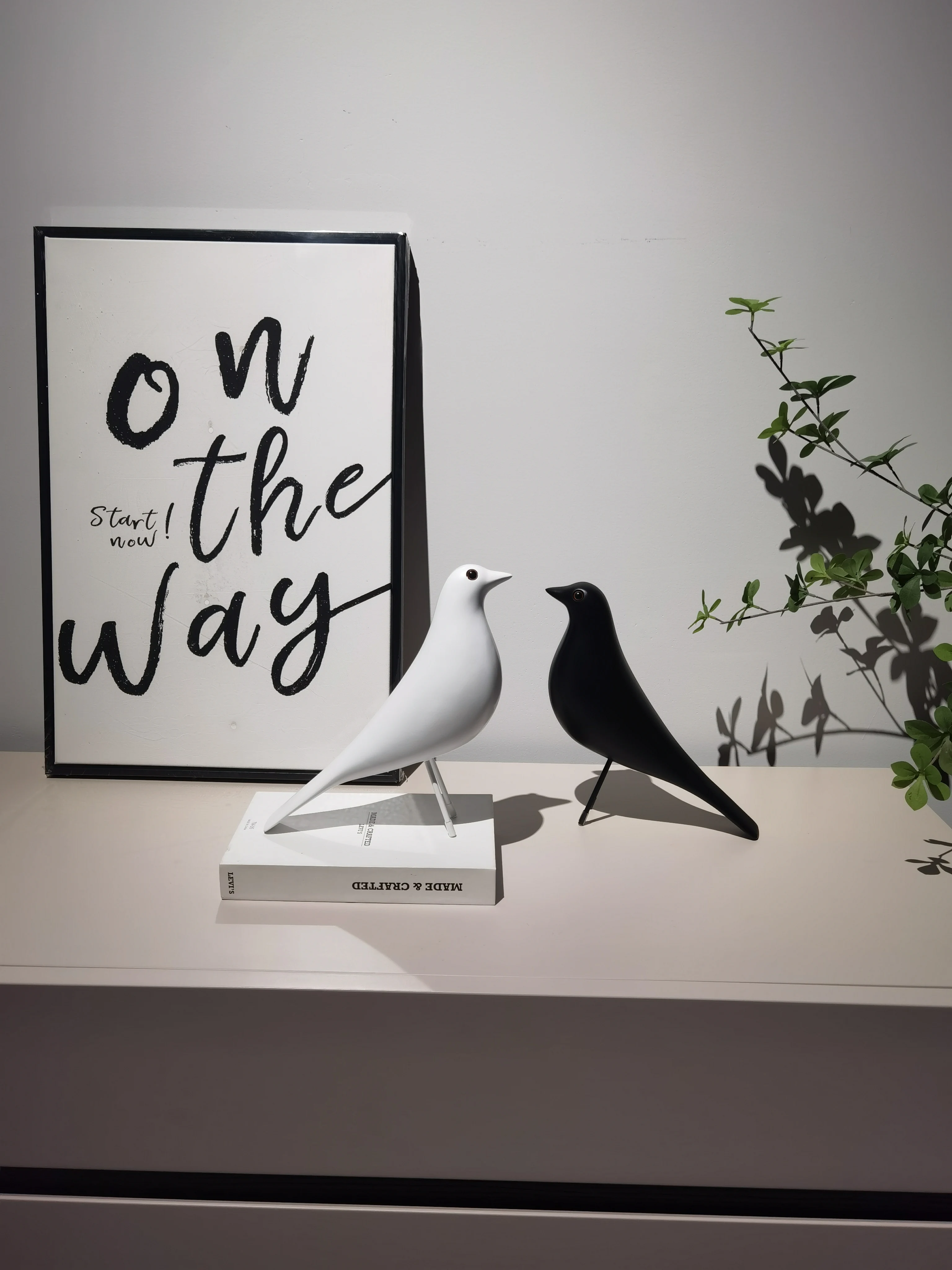

Resin Mid-Century Dove Statue – Minimalist Desk Ornament, Modern Home Decor, Office Gift Idea
