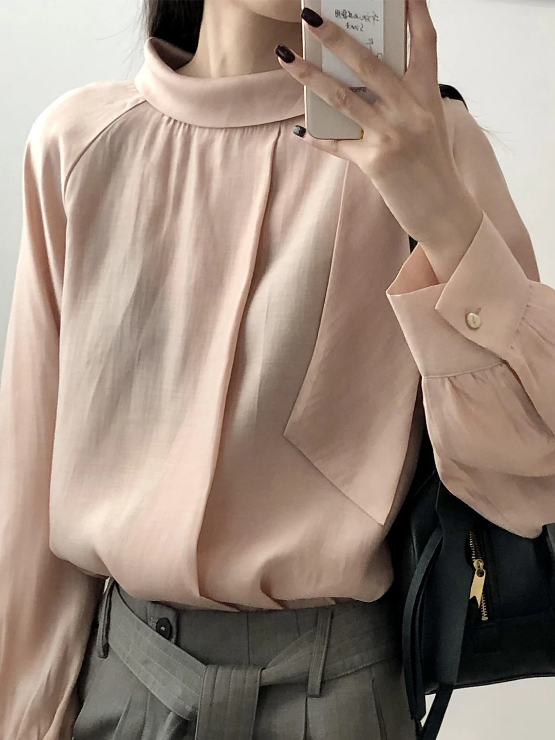 

Korean Style Women's Shirt Spring 2026 Fashionable White Enhancing Beautiful Design Loose Fit Long Sleeve Overhead Top