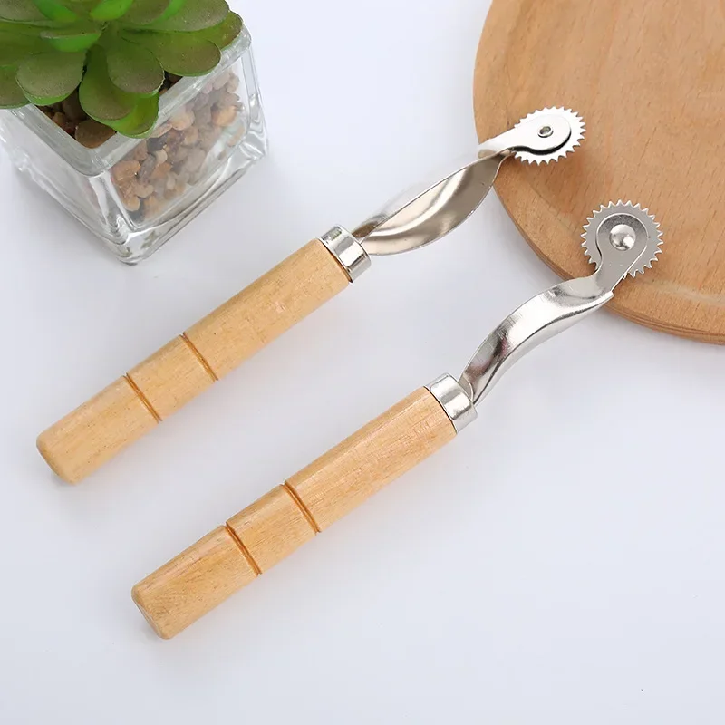 Wooden handle crimping wheel plastic spacing wheel sharp tooth marking wheel non-woven crimping wheel tailor tracing wheel