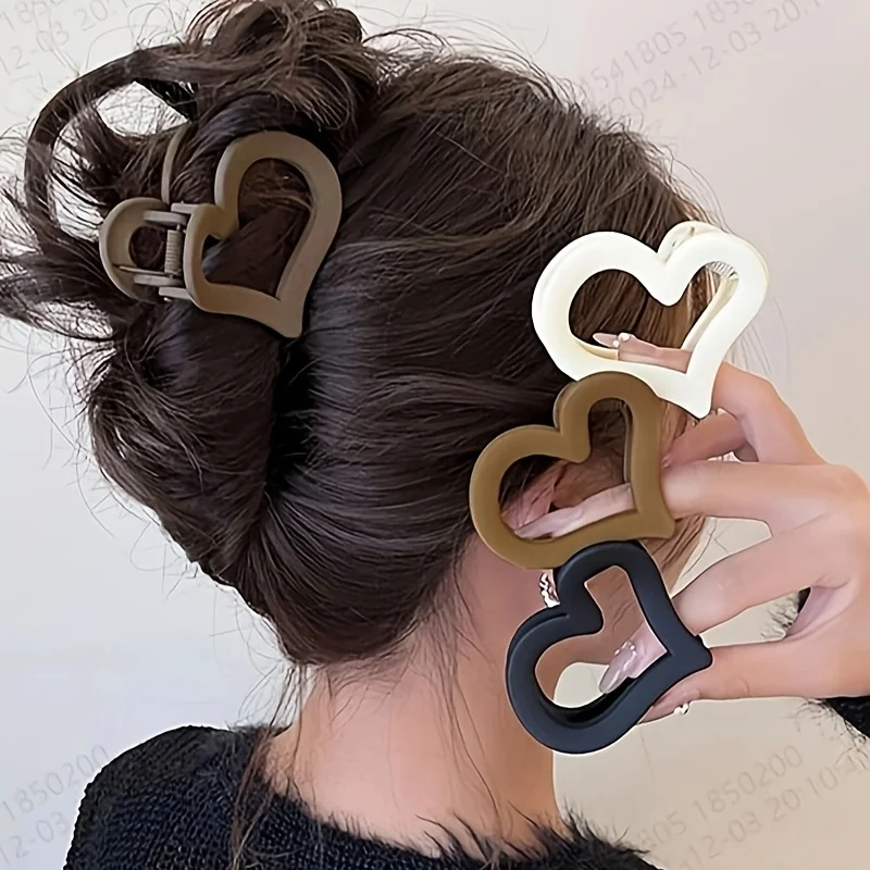 

Модная и простая легкая заколка для волос в форме сердца, однотонные заколки для волос, подходящие для повседневных прогулок и сочетания с макияжем.