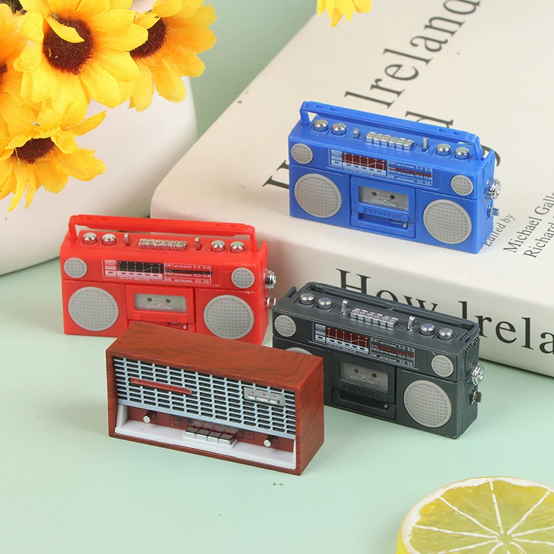 Radio en miniatura para casa de muñecas, reproductor grabador, juguete, decoración de muebles, 1:12