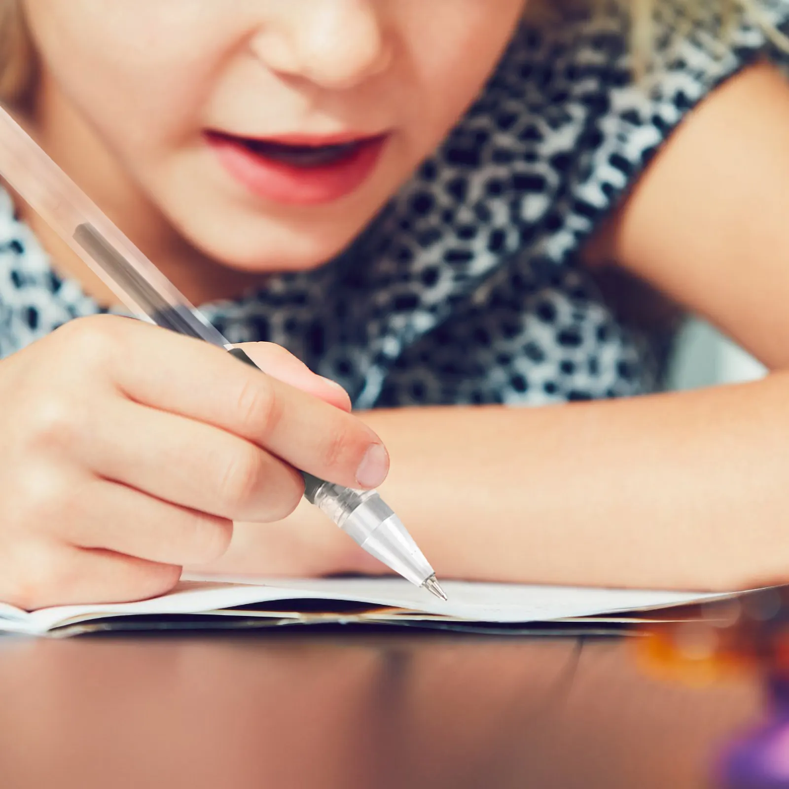 

12Pcs 0.5mm Roller Ball Pens Gel Ink Pen Set Minimalist Design No Hand Fatigue Ideal for Homework Office Stationery Supplies