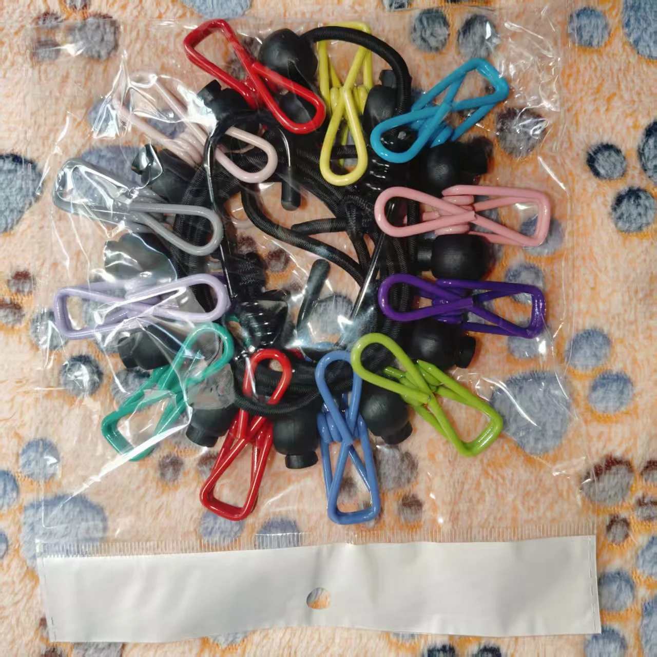 1 portable retractable clothesline for travel, with 12 clothespins and 1 storage bag, suitable for indoor laundry and drying, ou view 3