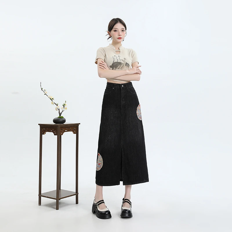 

Chinese Style Half-length Denim Skirt with Fashionable Embroidery - 2024 Collection for Women's Daily Wear