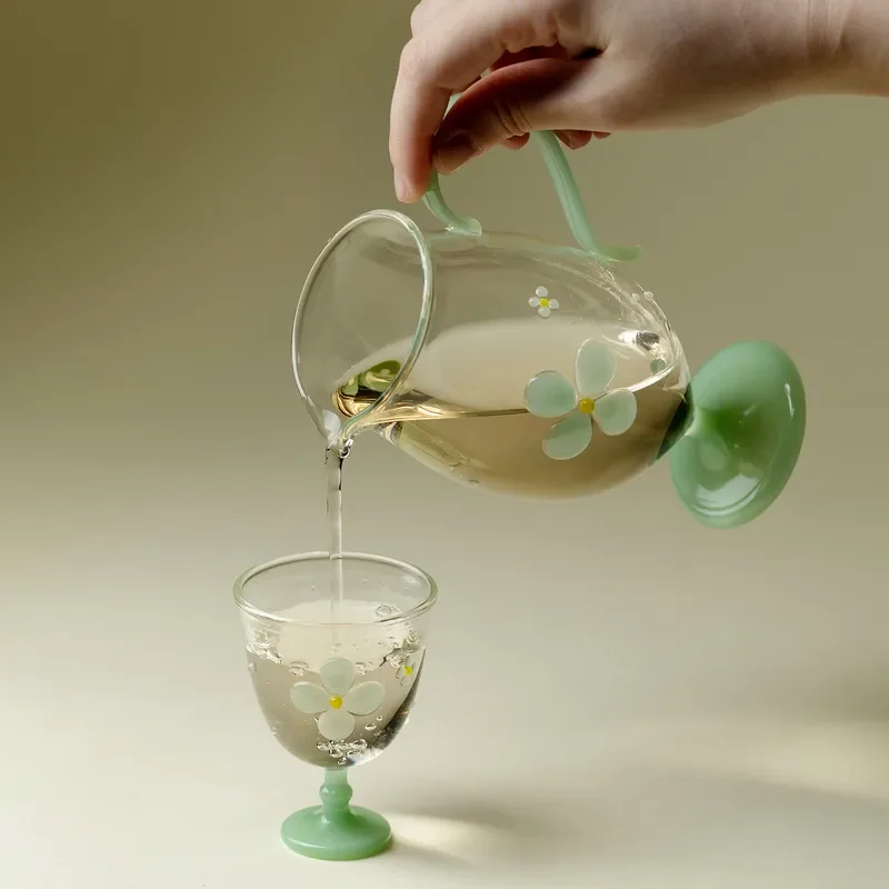 Huayu Glass Fair Cup High Footed Lily of the Valley Design Handheld Tea Sea Dispenser for Uniform Pouring Exquisite Teaware