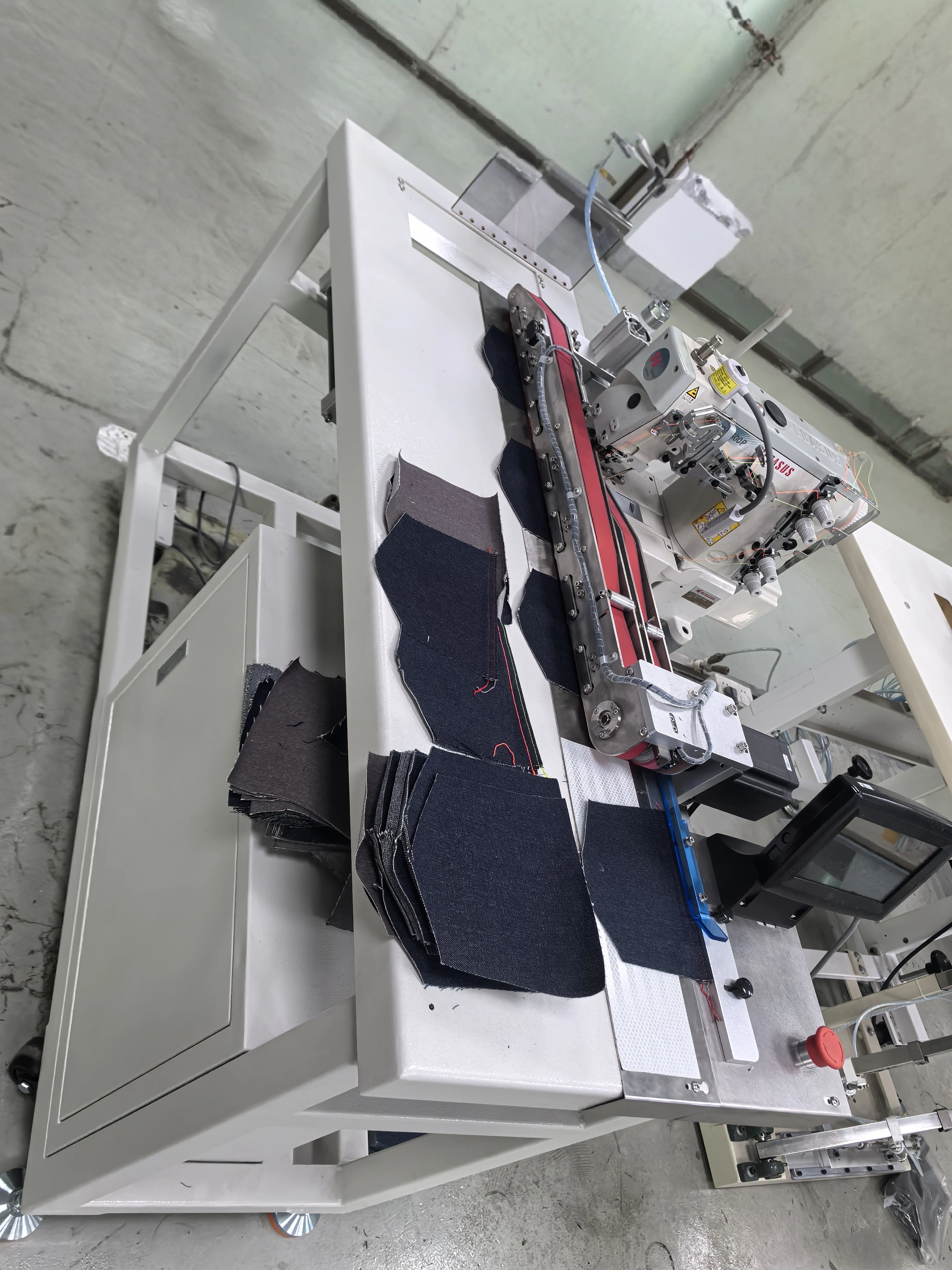 Fully Automatic Industrial Sewing Equipment for Jeans Clothing No Ironing Front and Rear Bagging Machine