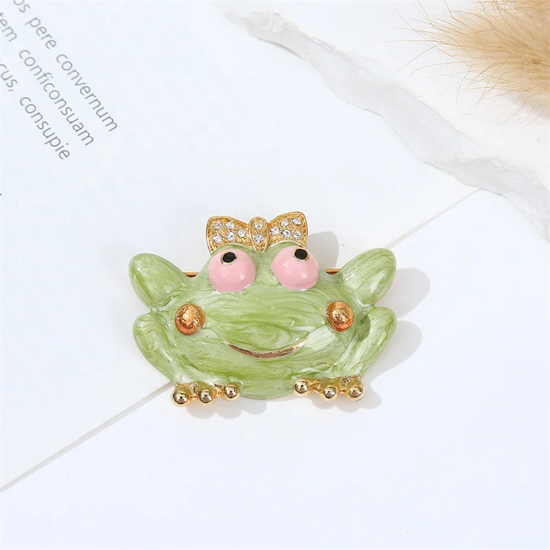 Enameled Green Frog Brooches Rhinestone Crown Frog Pin Men Women Suit Coat Animal Corsage