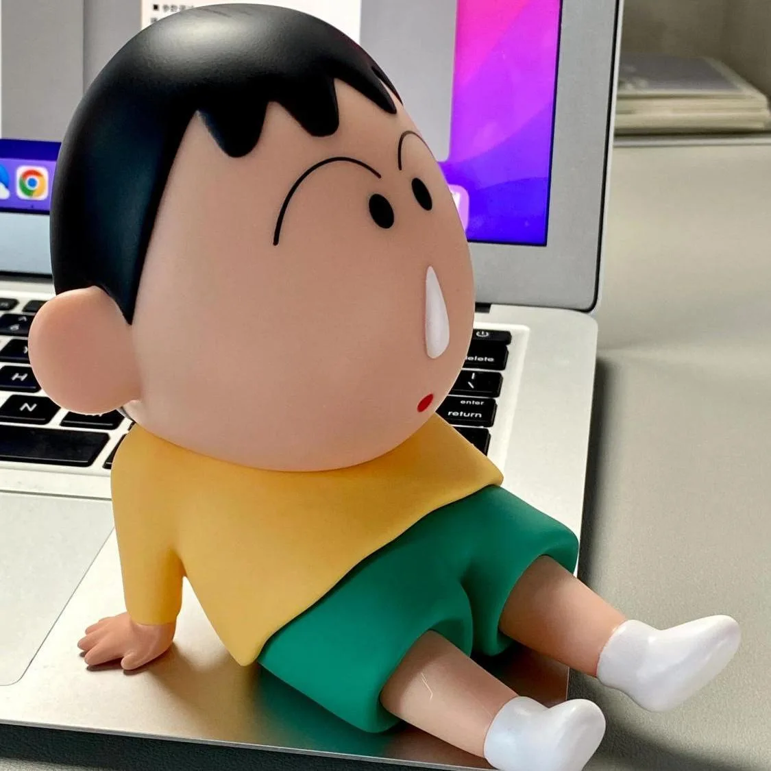 12CM 2024 New Anime Crayon Shin-chan Q version Kawaii Figure PVC Model Toys Doll Mobile phone holder Collect Ornaments Gifts