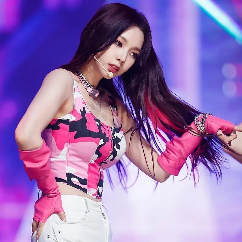 2025 新しい女性ジャズダンスヒップホップスーツ女性歌手のステージパフォーマンス衣装ピンク迷彩服フェスティバル絶賛衣装