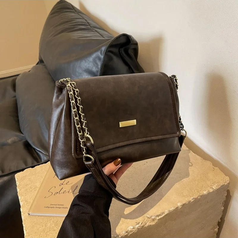 

Кожаные сумки на плечо с цепочкой в стиле ретро для женщин, простая большая сумка, зимняя сумка через плечо 2025 года, женские дорожные винтажные сумки