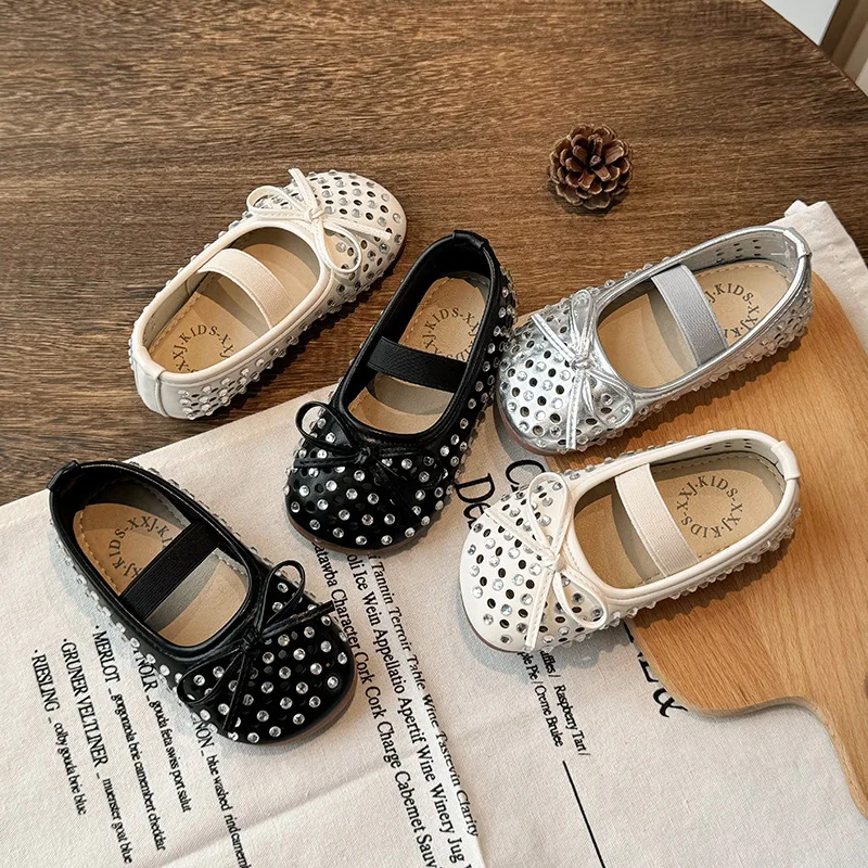 

2024 Summer New Children Sandals for Girls Cut-outs with Rhinestone Bowtie Fashion Breathable Soft Sole Princess Leather Shoes