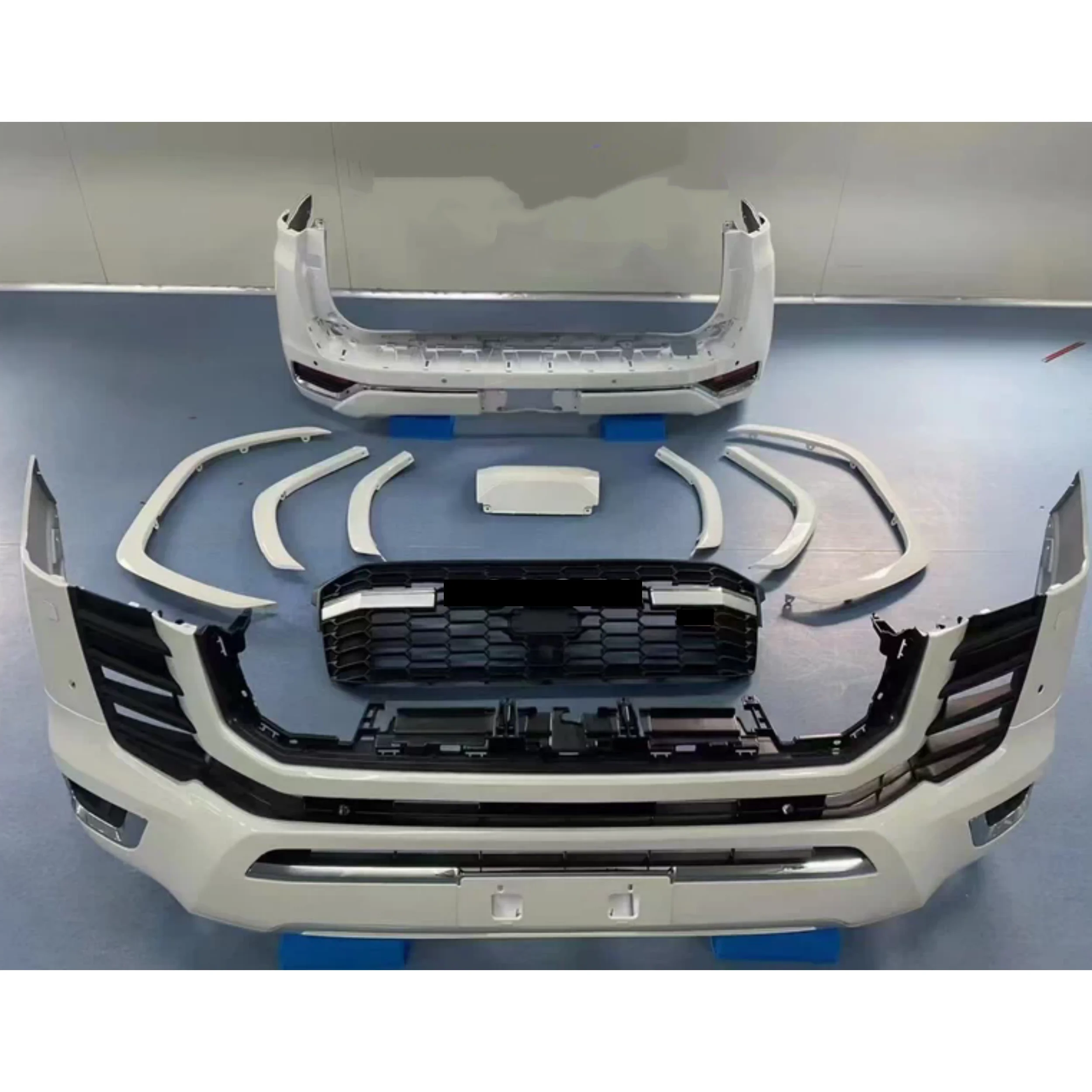 

Комплект кузова для Toyota Land Cruiser LC300 2022-2025, модифицированный передний бампер в стиле GR, задний бампер, решетка для бровей, автомобильные аксессуары