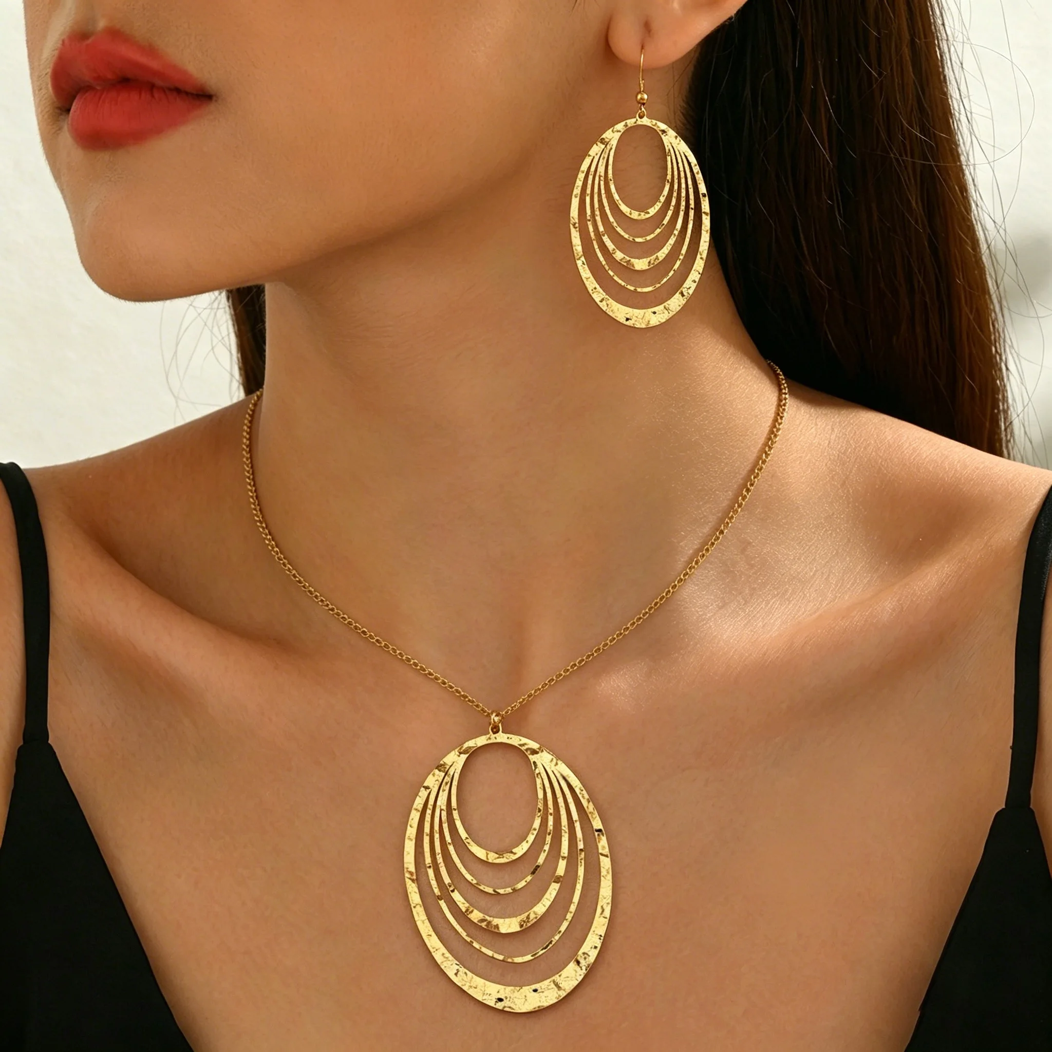 

Exaggerated three-layer circle earrings & necklace set, stylish and versatile jewelry for women.