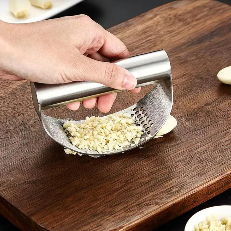 

Stainless Steel Manual Garlic Press Multi-function Curved Garlic Grinding Slicer Chopper Kitchen Garlic Presses Cooking Gadgets