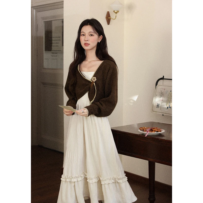 ALXNAN Brown Knitted Cardigan Women Autumn Long Sleeve Chic Flower Placket Lantern Sleeve Drop Shoulder Short Cardigan L57729