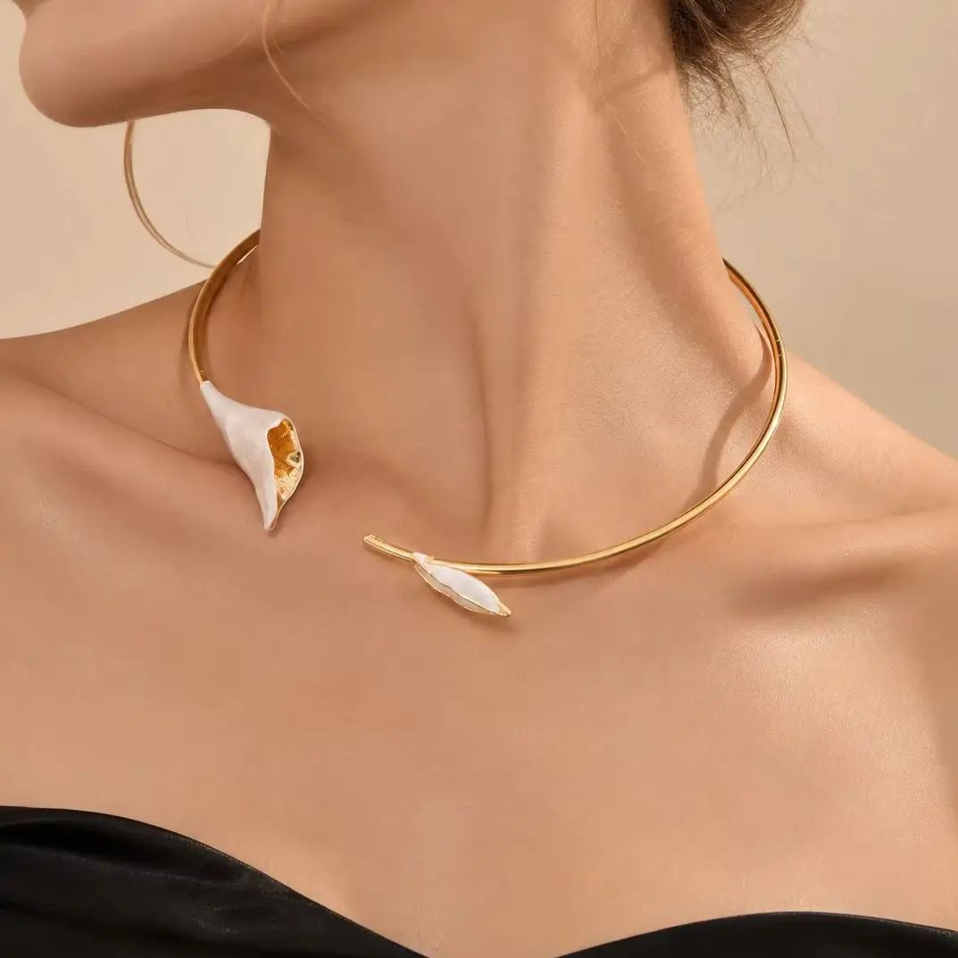 Statement Enamel Flower Choker Necklace for Women Gold Color Open Collar Necklace Personality Floral Torque Jewelry Party Gift