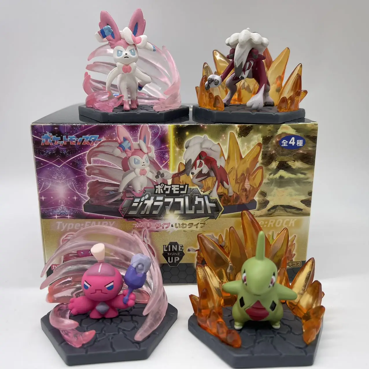 

Новинка в наличии, аниме PokéMon Skill Elf Vs. Rock Fairy Eevee Battle Scene, модель ручной работы, настольный орнамент, подарок-сюрприз, сувенир