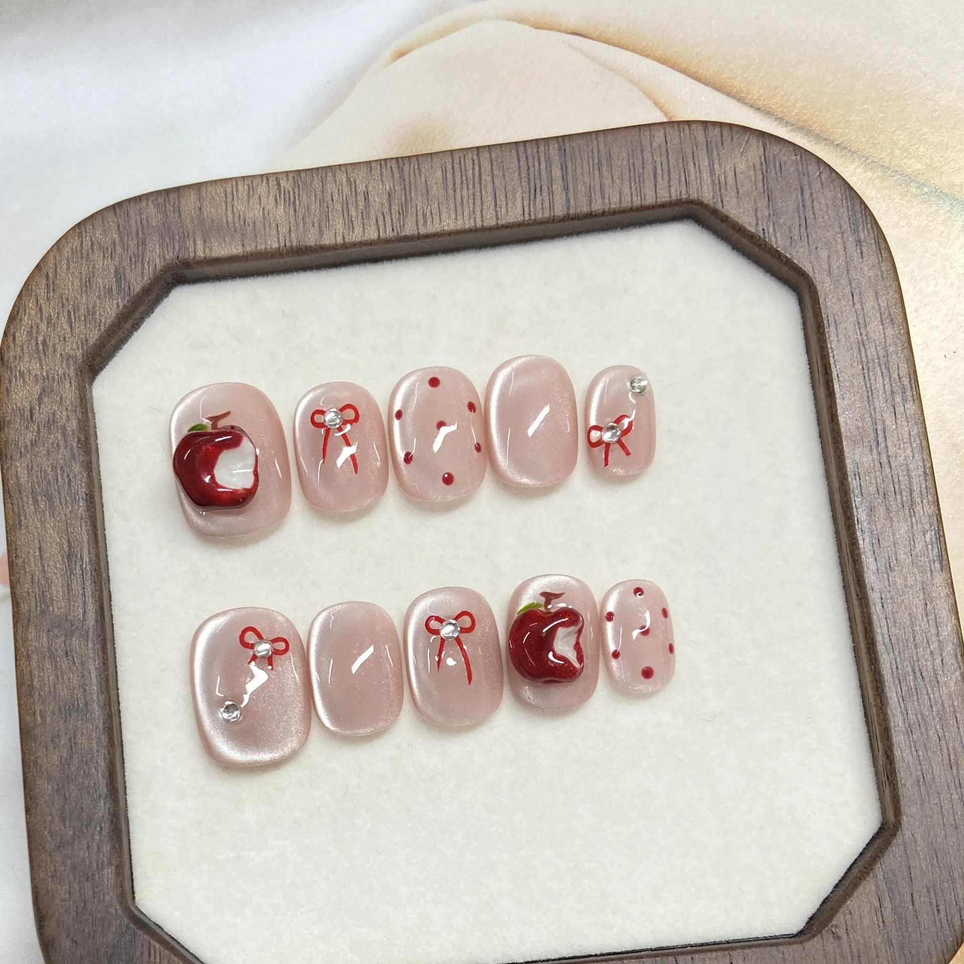 

10Pcs Handmade Press on Nail 3D Little Apple Hand-Painted Cat's Eye Bow False Nail Short Oval Removable Wearable Nail for Women