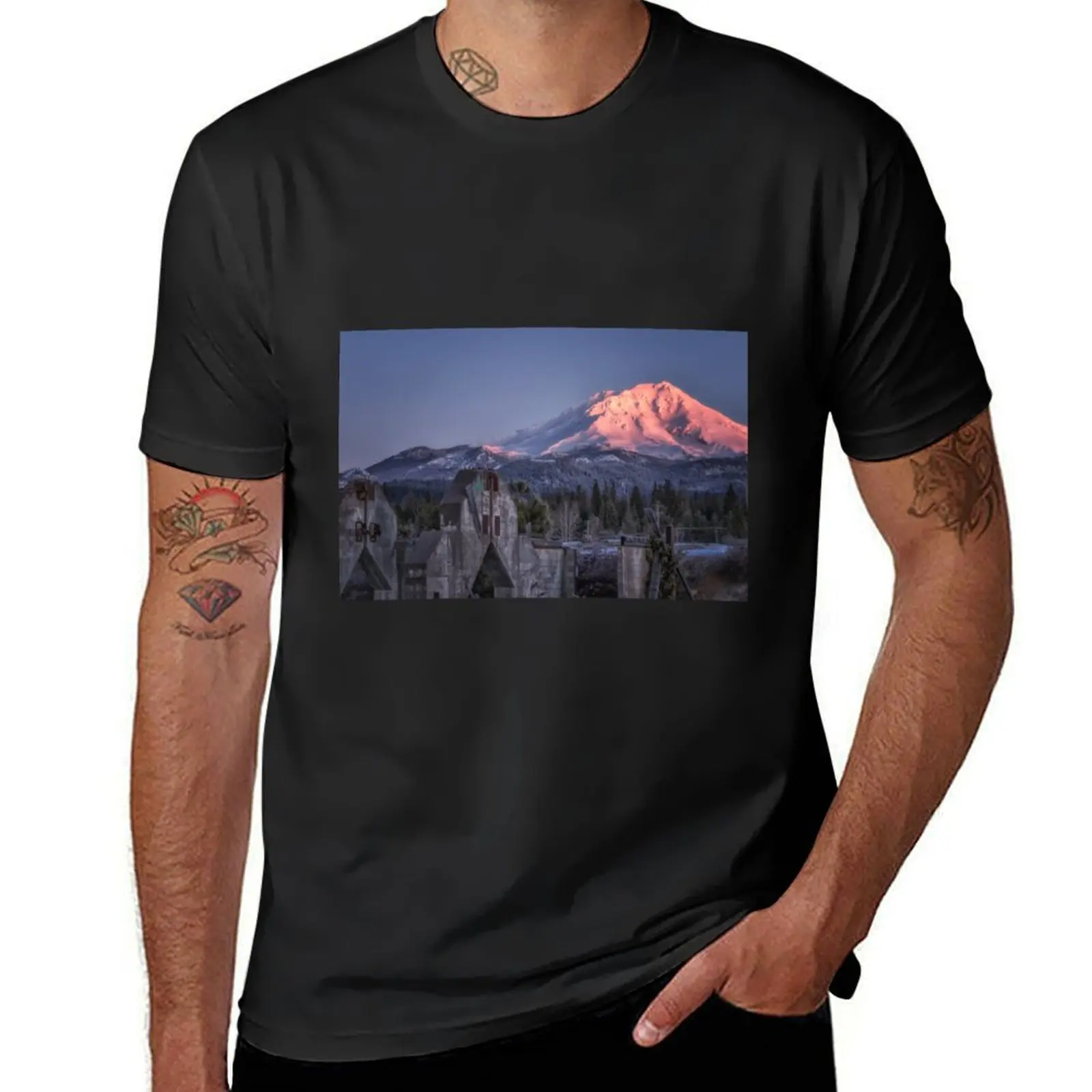 Camiseta de gran tamaño para hombre, ropa kawaii de un nuevo día en un antiguo sitio, restos de hormigón en la base del Mt. Shasta, nueva edición