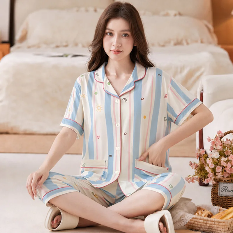 Korean-Style Casual Striped Summer Pajamas for Middle-Aged Women, Short Sleeves and Capri Pants, Plus-Size Fashionable Loungewea