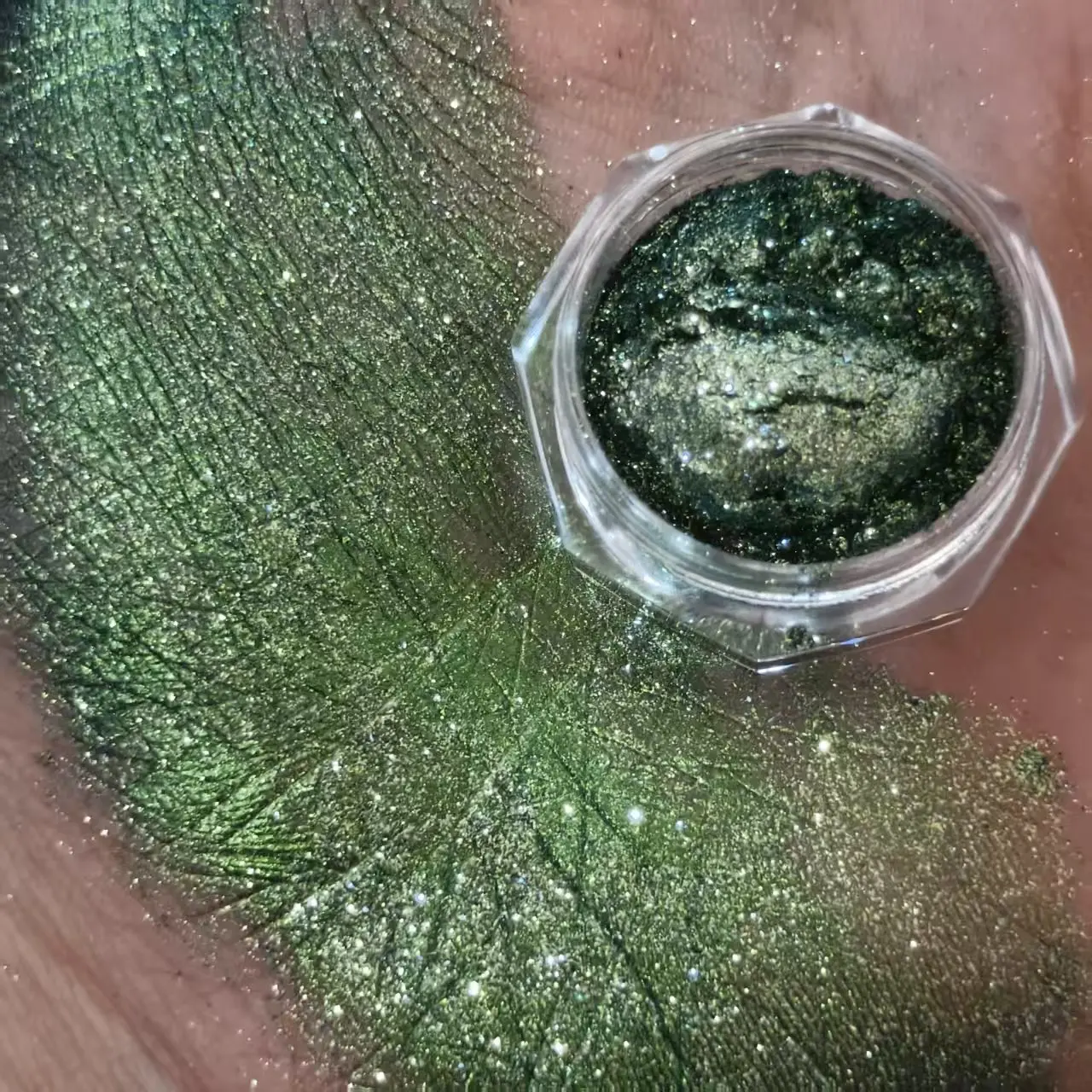 Aufhellender Glitzer, hochglänzender Körperglitzer, Augenglitter, geeignet für Frauen, Feiertagszubehör