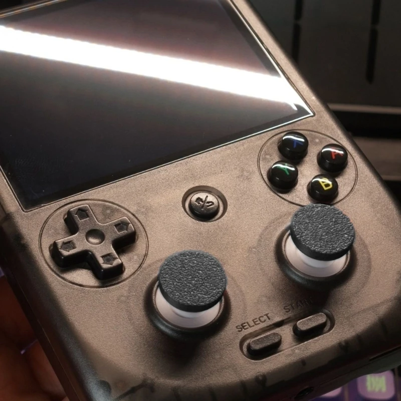 Handheld-Gaming-Daumenkappe für RG477M mit kleinem 4-teiligem Design. Verwenden Sie Y4QF – Detail 1