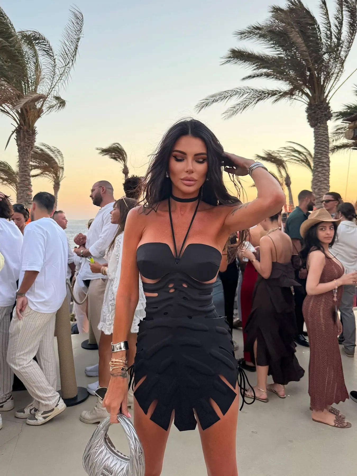 

Новинка 2026: Сексуальный женский купальник-бикини из 2-х частей с вырезами, топ-халтер и юбка, пляжная одежда