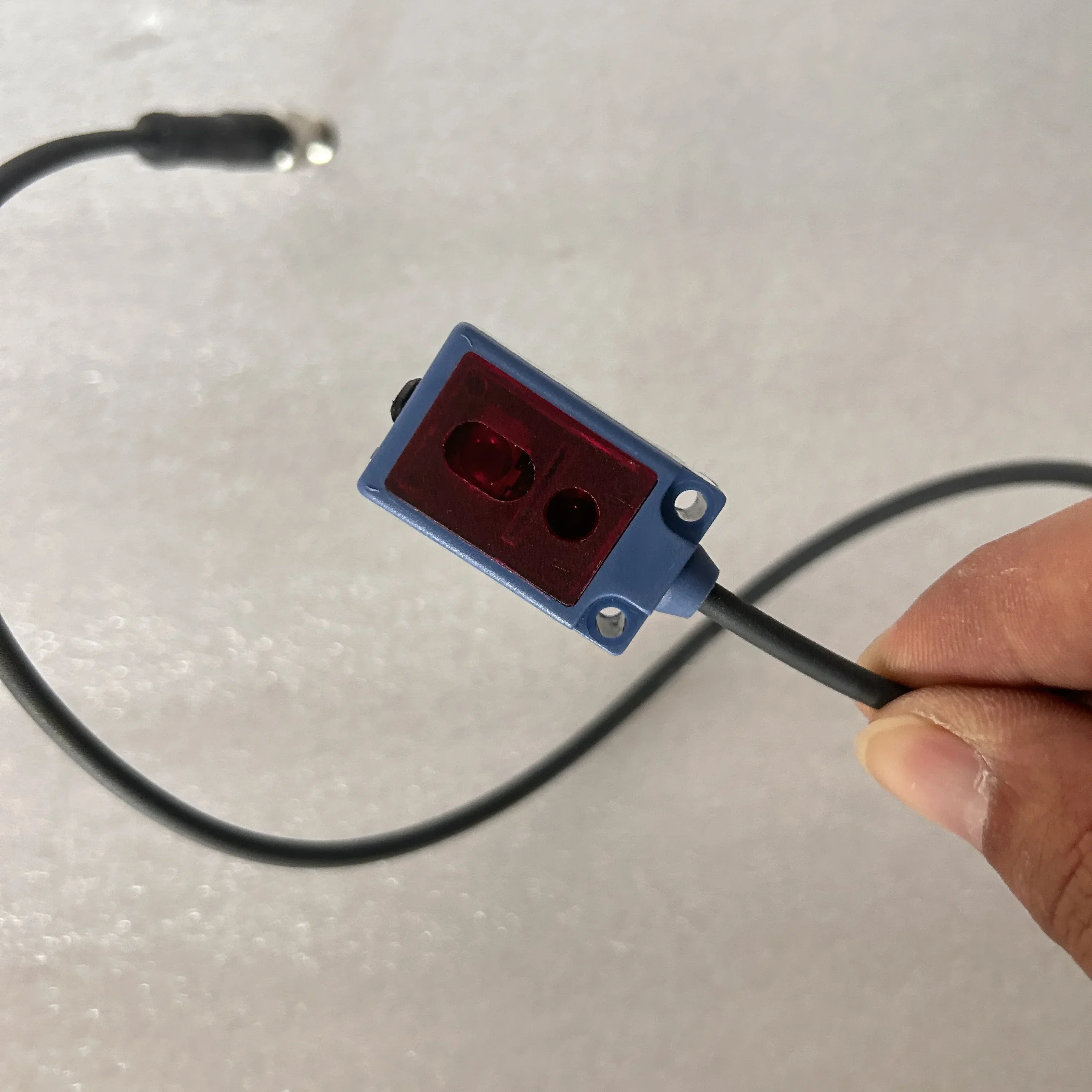 

Hot Sale XUYPSCO989SP Telemecaniqu Sensors Diffuse Photoelectric Sensor