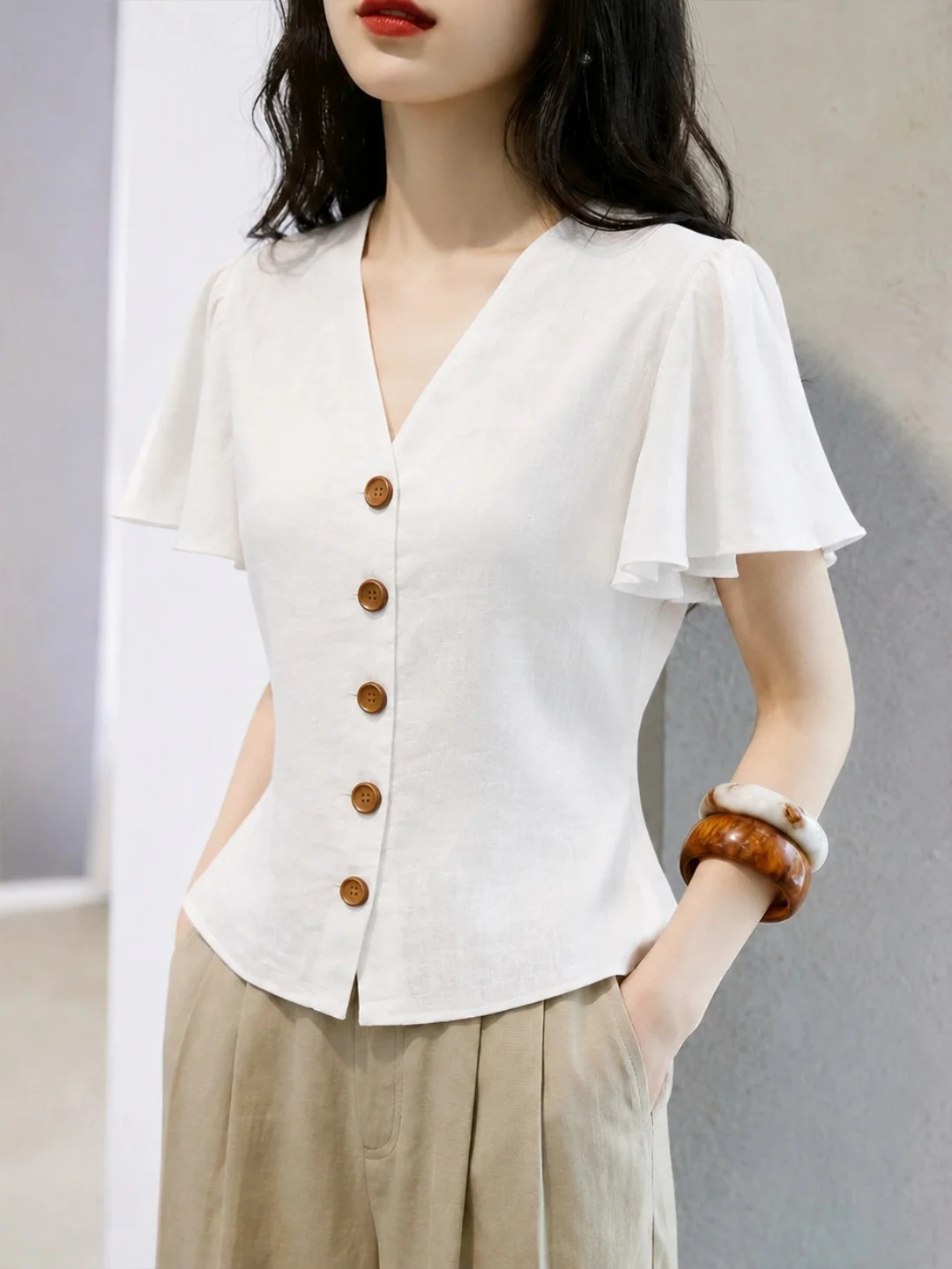 

Chic Short Sleeve Shirt Korean Design Single Button Waist Cinched Versatile Ageless V-Neck Top for Summer 2026 Women's Fashion