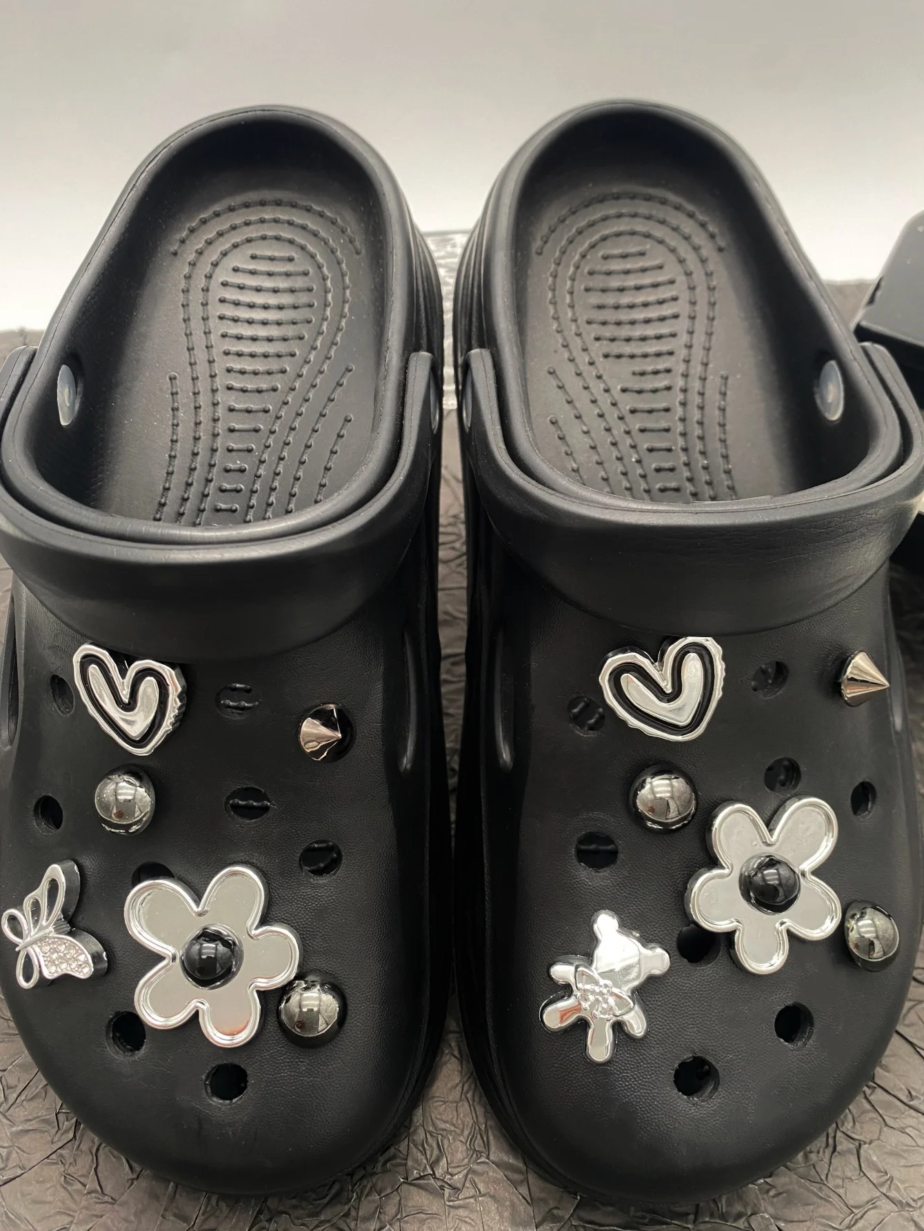 12pcs Fashionable Silver Bear & Heart DIY Detachable Shoe Accessories. Perfect Garden Shoe & Sandal Decoration Buckles for All S