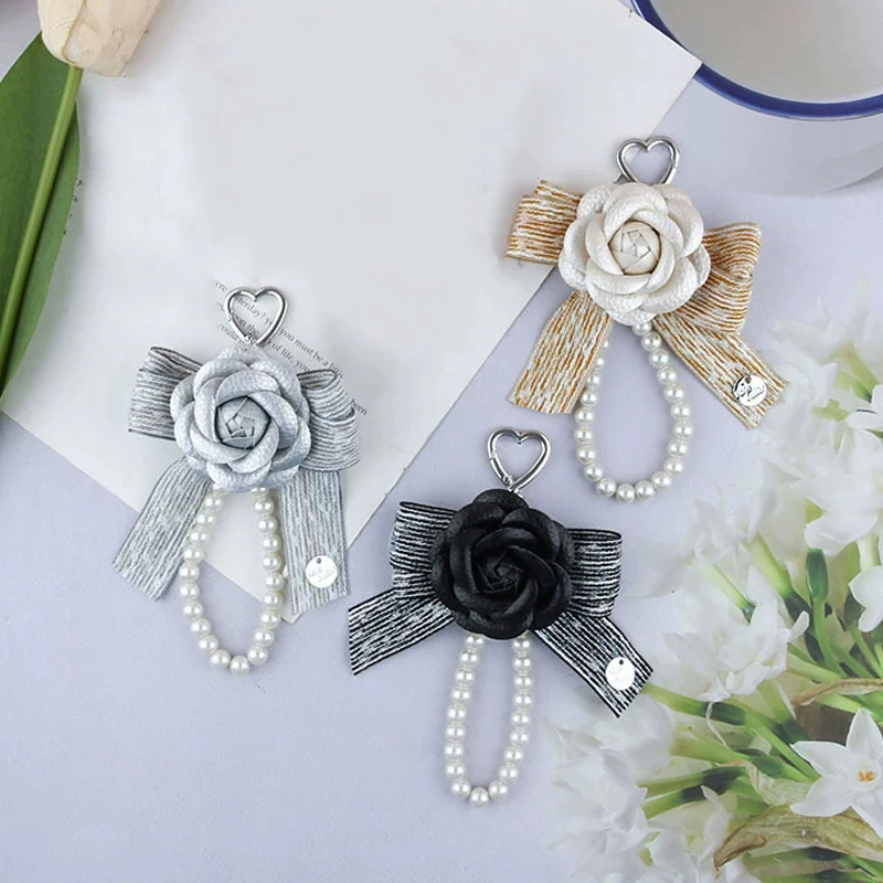 Elegant PU Leather Keychain with Rose Camellia Flowers Imitation Pearls Women's Trinket Ring Car Bag Charm Accessory