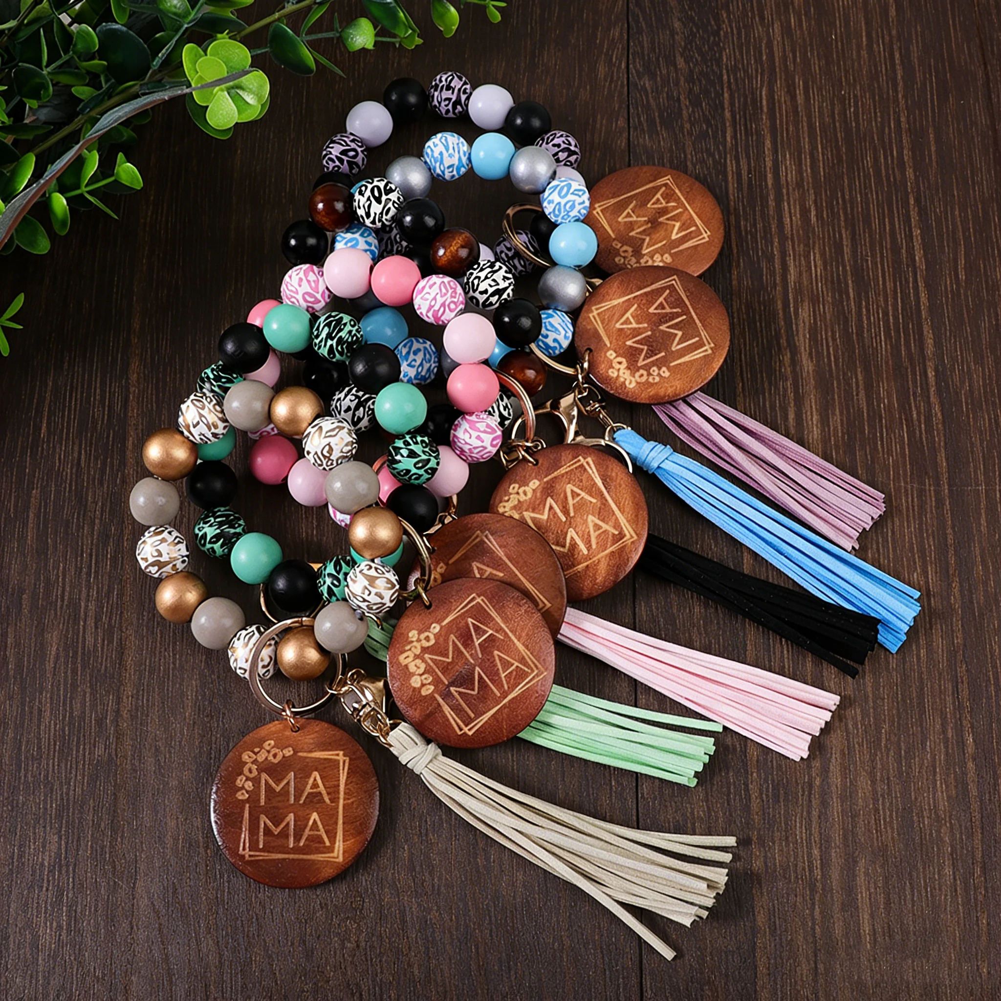 

Набор из 6 штук: подвеска MAMA с принтом и бисером, брелок для ключей с бисером, брелок для автомобиля с защитой от потери, аксессуар для рюкзака, подарок на День матери.