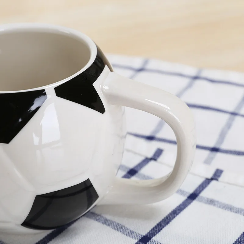 400ML Football Shape Ceramic Coffee Mug with Handle Heat-resistant Soccer Ball Mugs for Water Milk Coffee Tea Cup Creative Gift