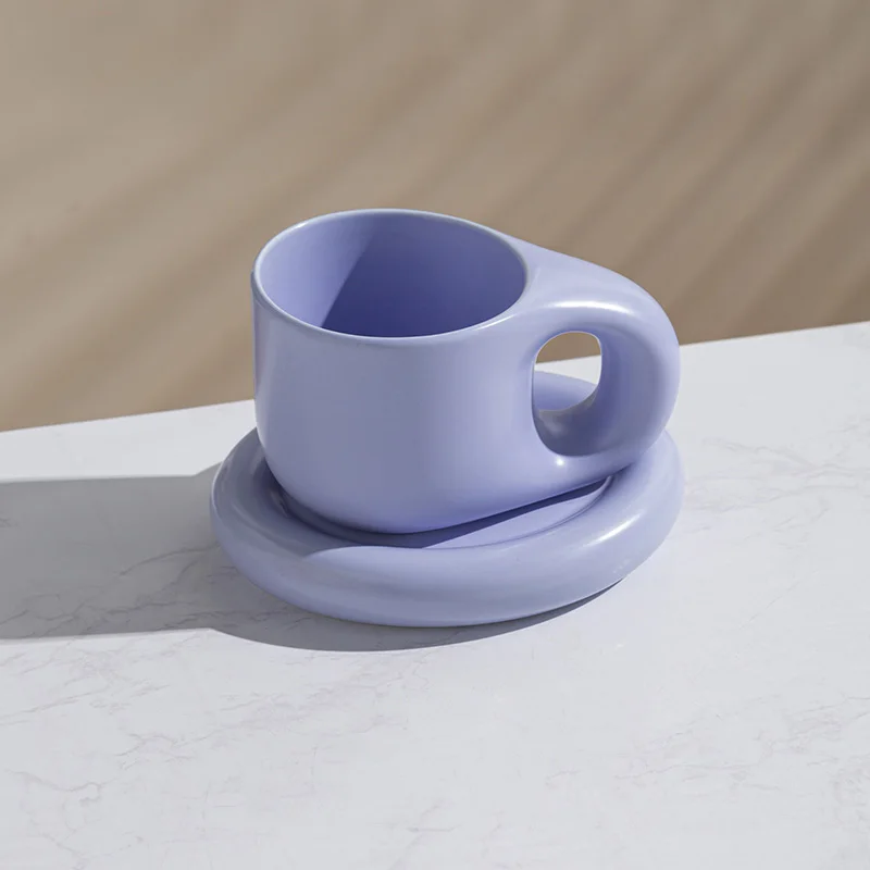 Art Couple Coffee Cup Espresso Porcelain Reusable Cute Tea Cup Luxury Portable Xicaras Fofas E Diferentes Porcelain Tea Set