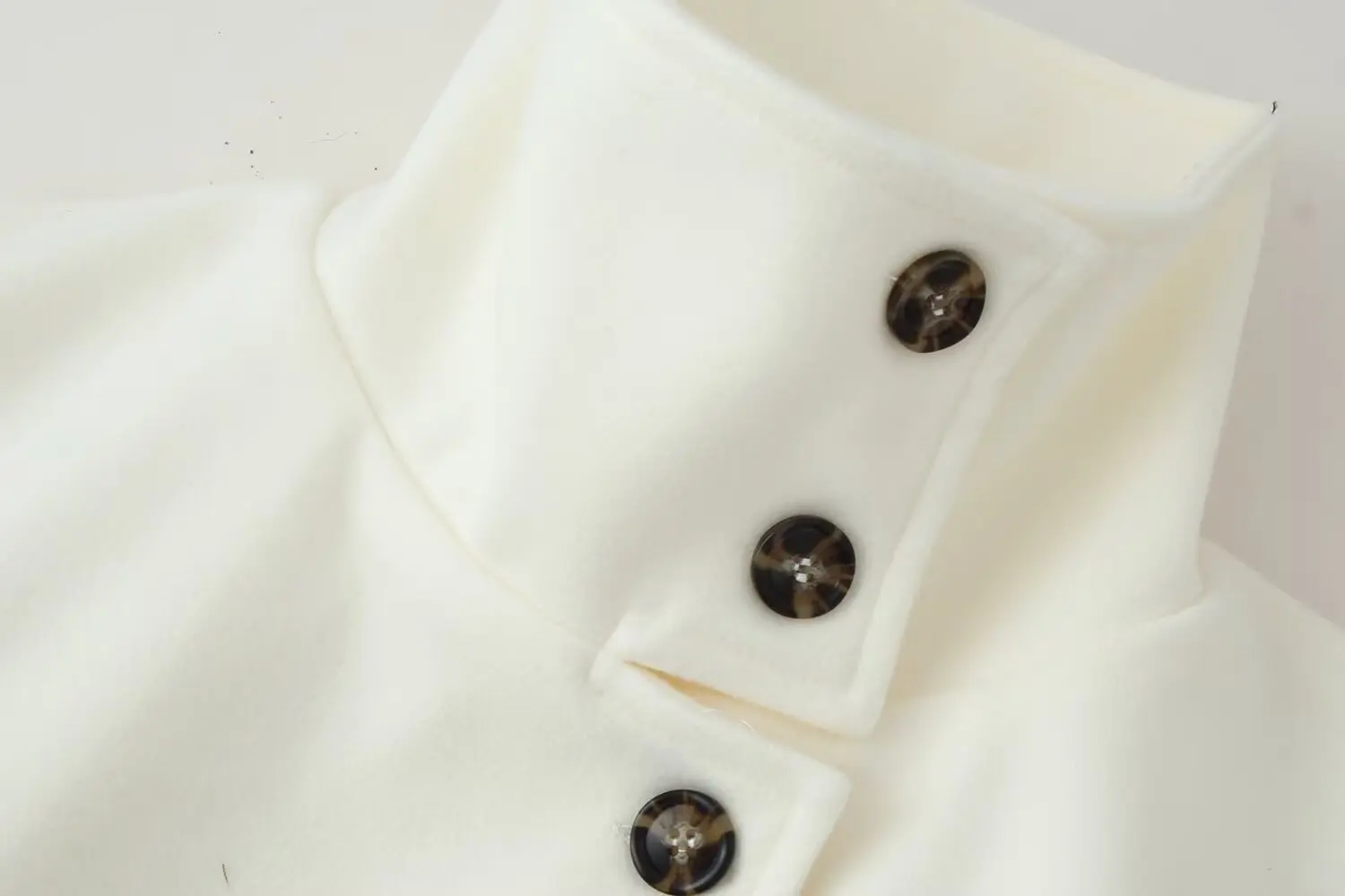 KONDALA Modny płaszcz tweedowy z wysokim kołnierzem, długi płaszcz damski, odzież wierzchnia w stylu high street, płaszcz zapinany na guziki, elegancki i szykowny płaszcz na jesień i zimę 2026.