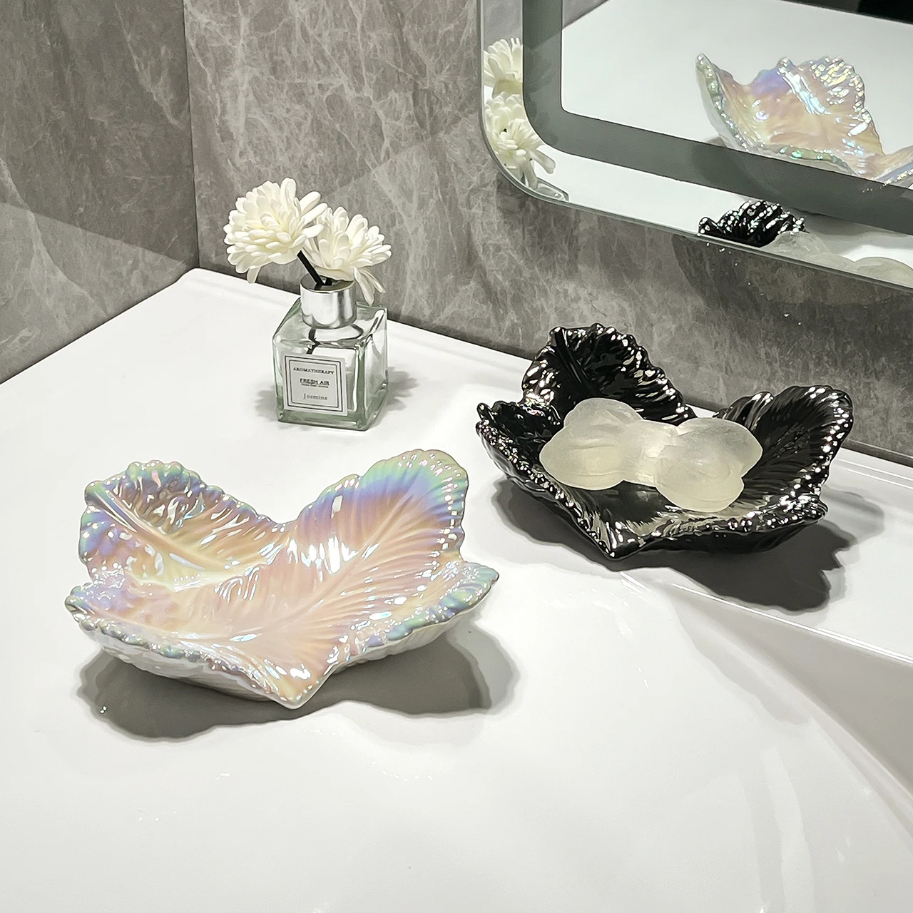 

Bathroom Ceramic Feather Soap Box Creative Drain Soap Box Shelf Luxury Bathroom Decoration Accessories Ceramic Soap Dish