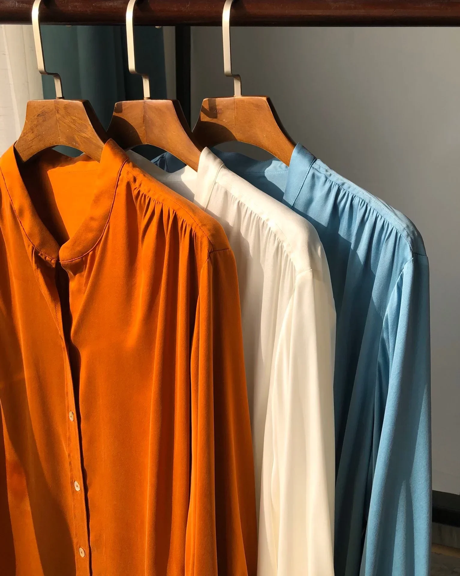 Women's V-Neck Sandwashed Silk Shirt, Loose and Lazy Style, Lantern Sleeves,23mm Real Mulberry Silk