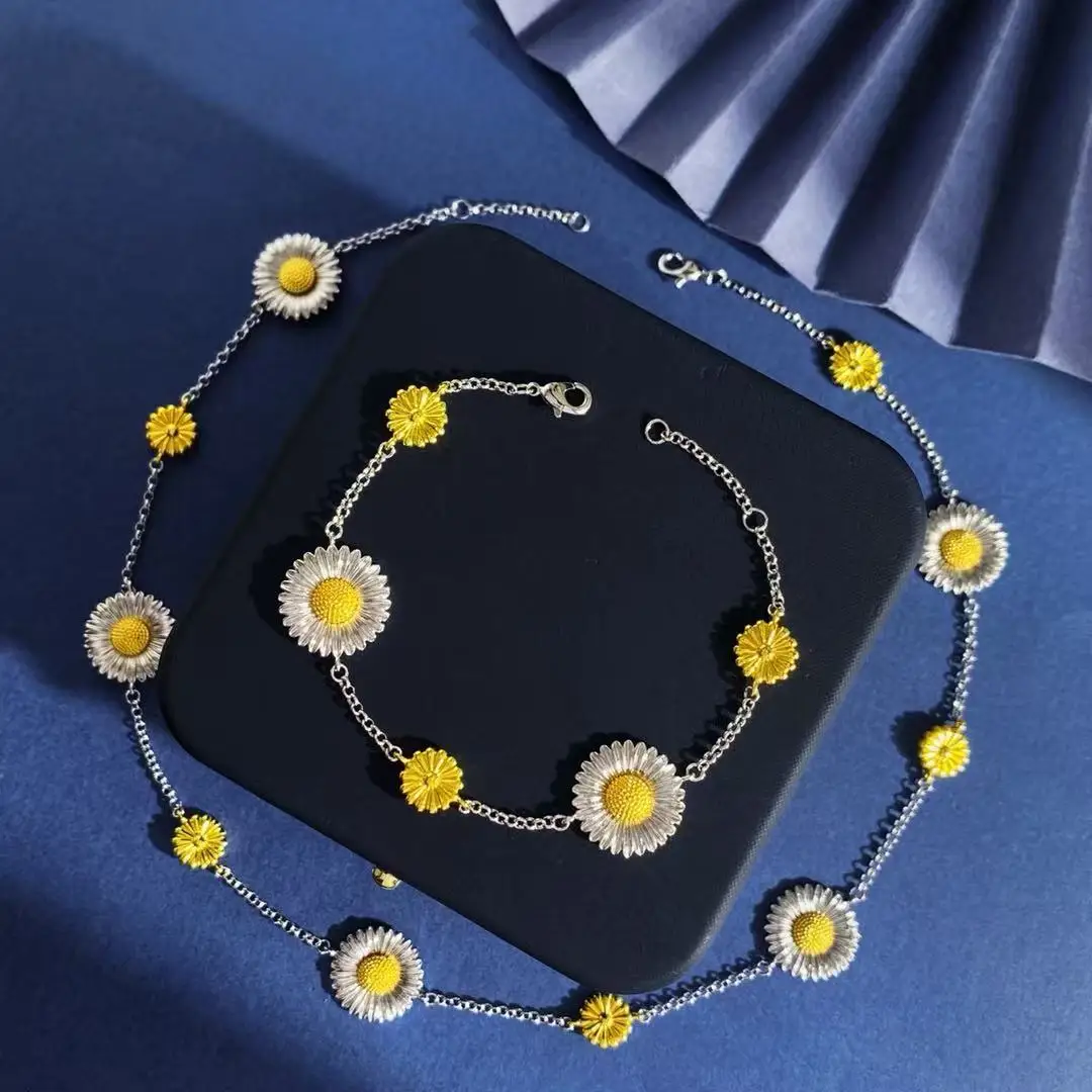 

S925 Sterling Silver Vintage Daisy Necklace, Exquisite and Luxurious Small Daisy Bracelet, Fashionable Birthday Gift