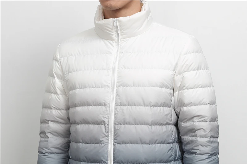 Top Grade Männer Kurze Ultra Leichte Daunen Jacke Neue Mode Stehen Kragen Farbverlauf 90% Weiße Ente Unten Puffer Parkas