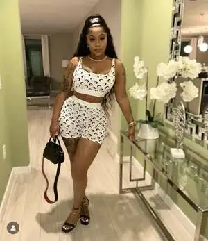 

STYLISH LADY Moon Printed Fiess Комплект из 2 предметов Женский укороченный топ без рукавов и шорты Костюмы 2025 Летняя клубная уличная спортивная одежда